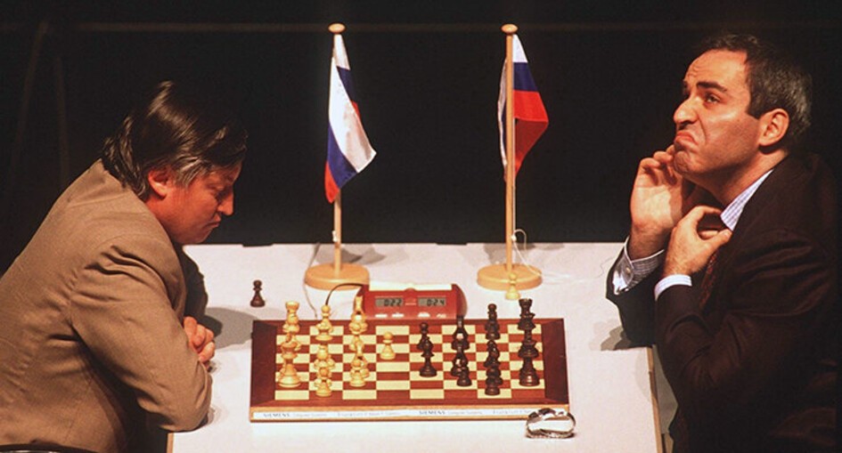 El día que Garry Kasparov derrotó a Anatoli Karpov y a la